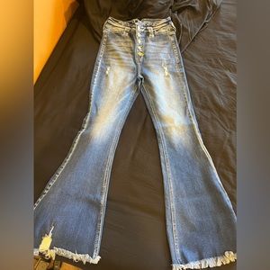KanCan Flare Bottom Jeans. SUPER CUTE SIZE 28